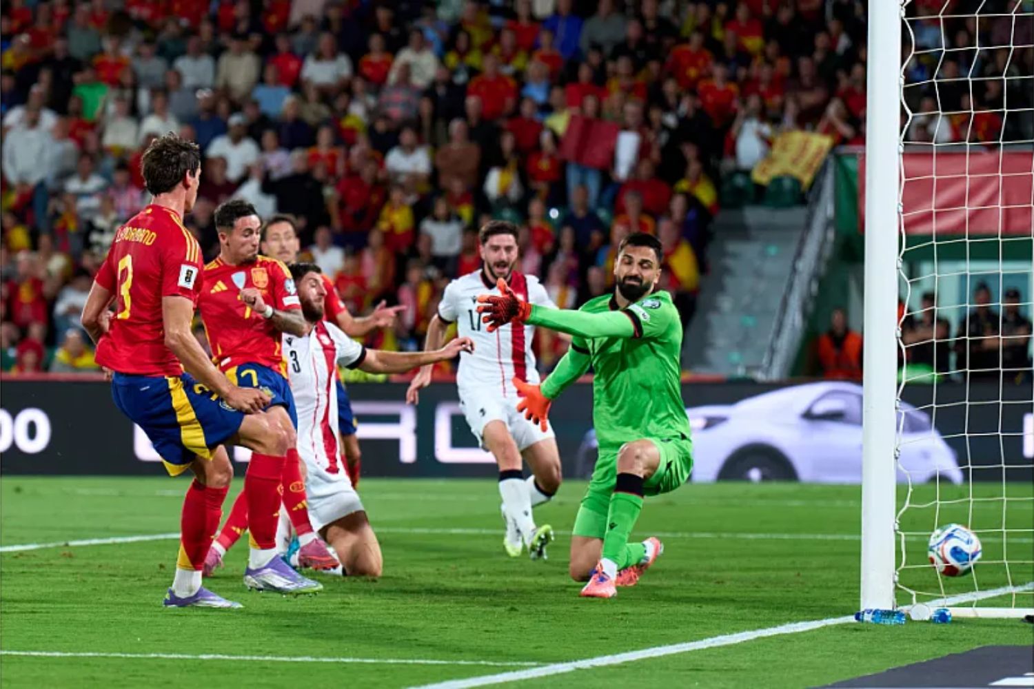 Giorgi Mamardashvili in action against Spain