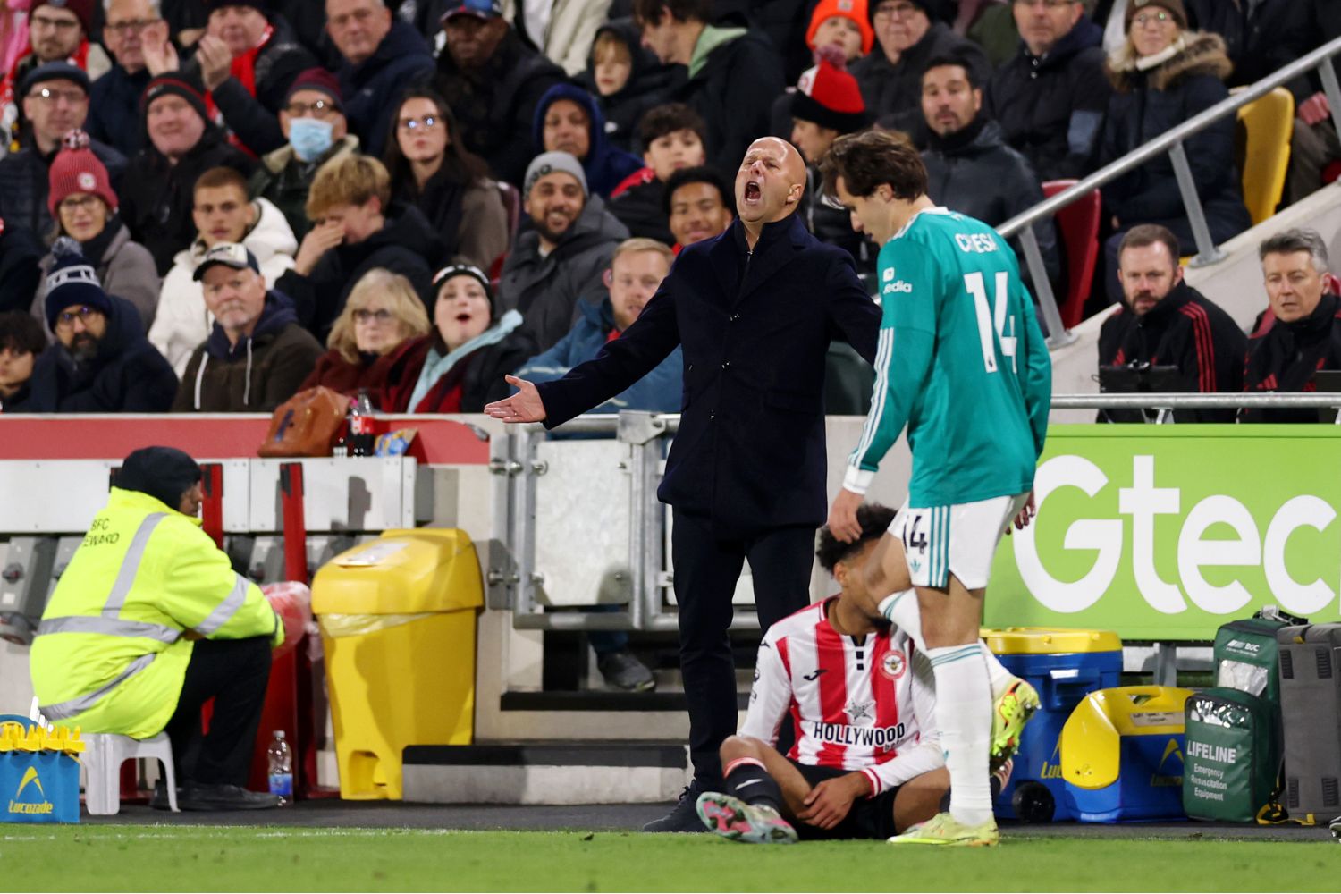 Arne Slot frustrated against Brentford