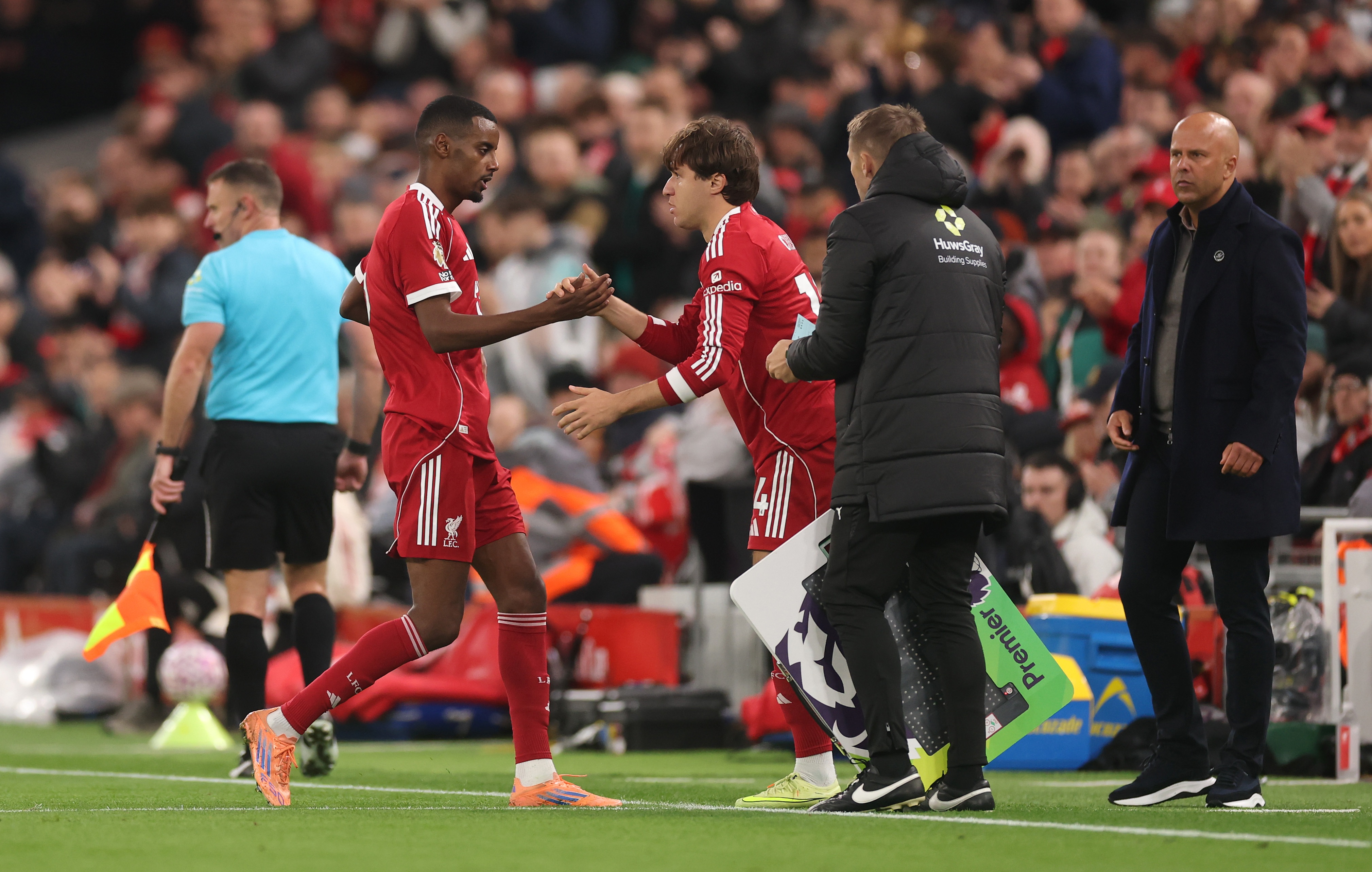 Alexander Isak high fives Federico Chiesa.