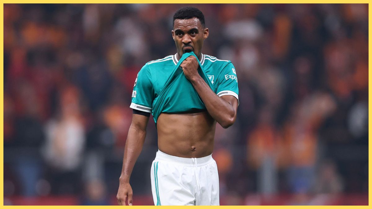 Ryan Gravenberch playing against Galatasaray