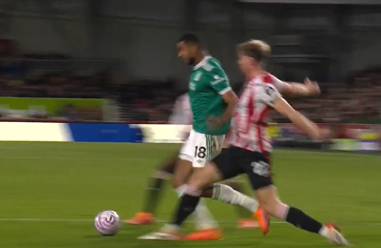 Nathan Collins' challenge on Cody Gakpo didn't result in a penalty for Liverpool
