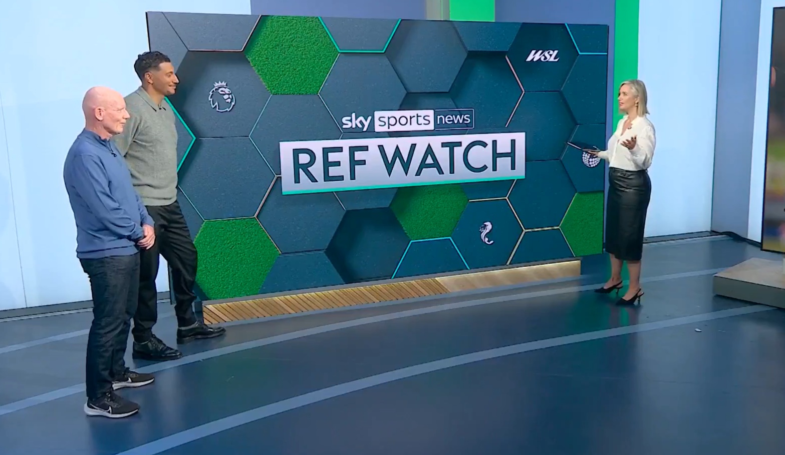 Dermot Gallagher felt that Michael Oliver was justified in playing on despite a head injury to Alexis Mac Allister