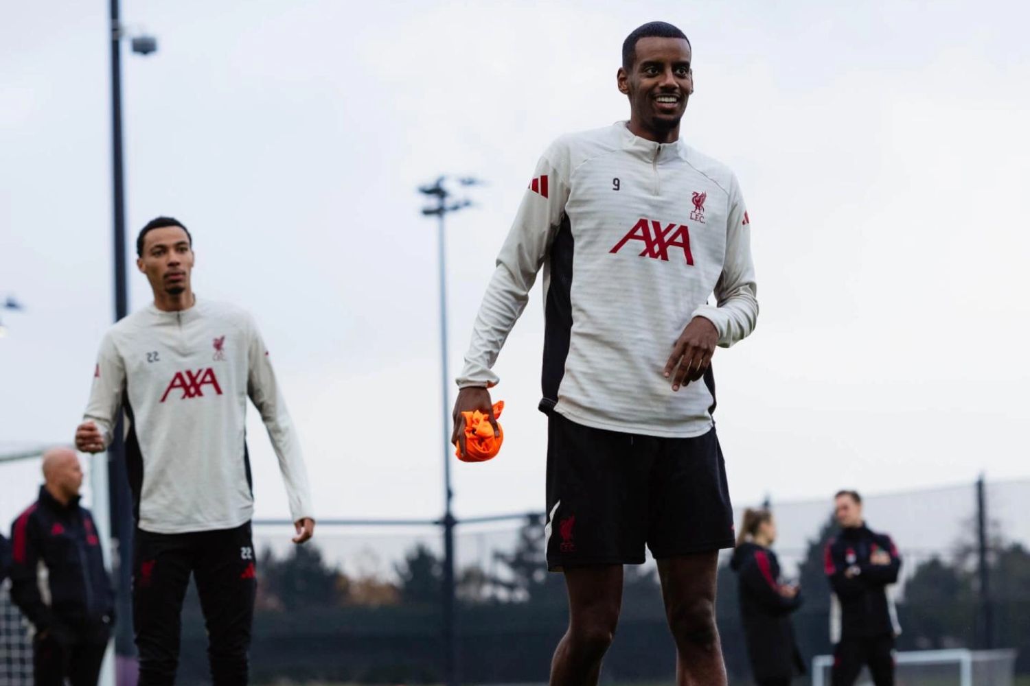 Alexander Isak trains before playing Manchester City