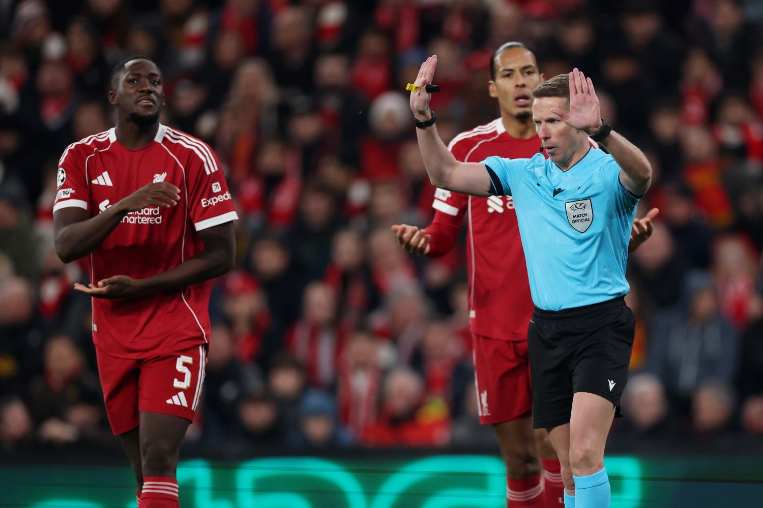 Ibou Konate and Virgil van Dijk against PSV