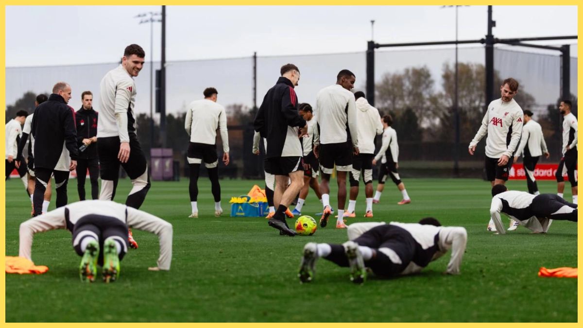 Liverpool squad train before playing Manchester City