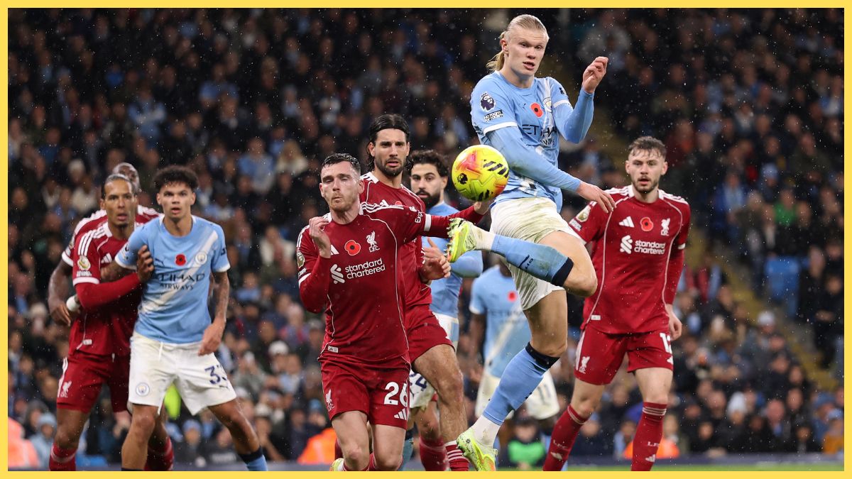 Liverpool defend a corner against Manchester City