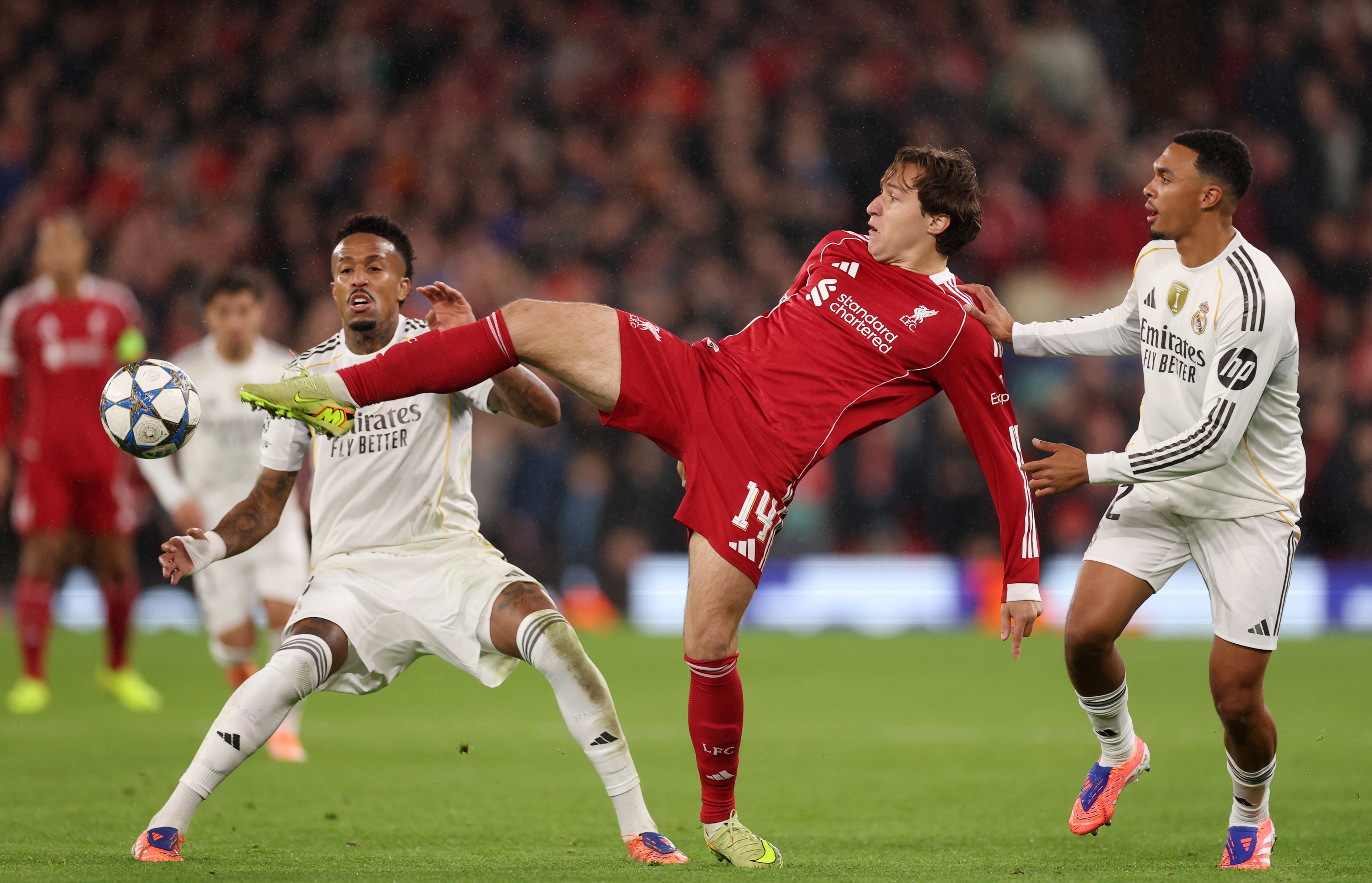Federico Chiesa lunges for the ball with his right leg.