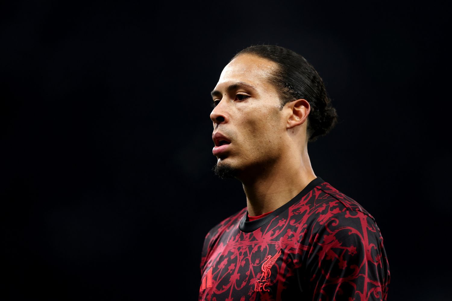 Virgil van Dijk warms up before Tottenham