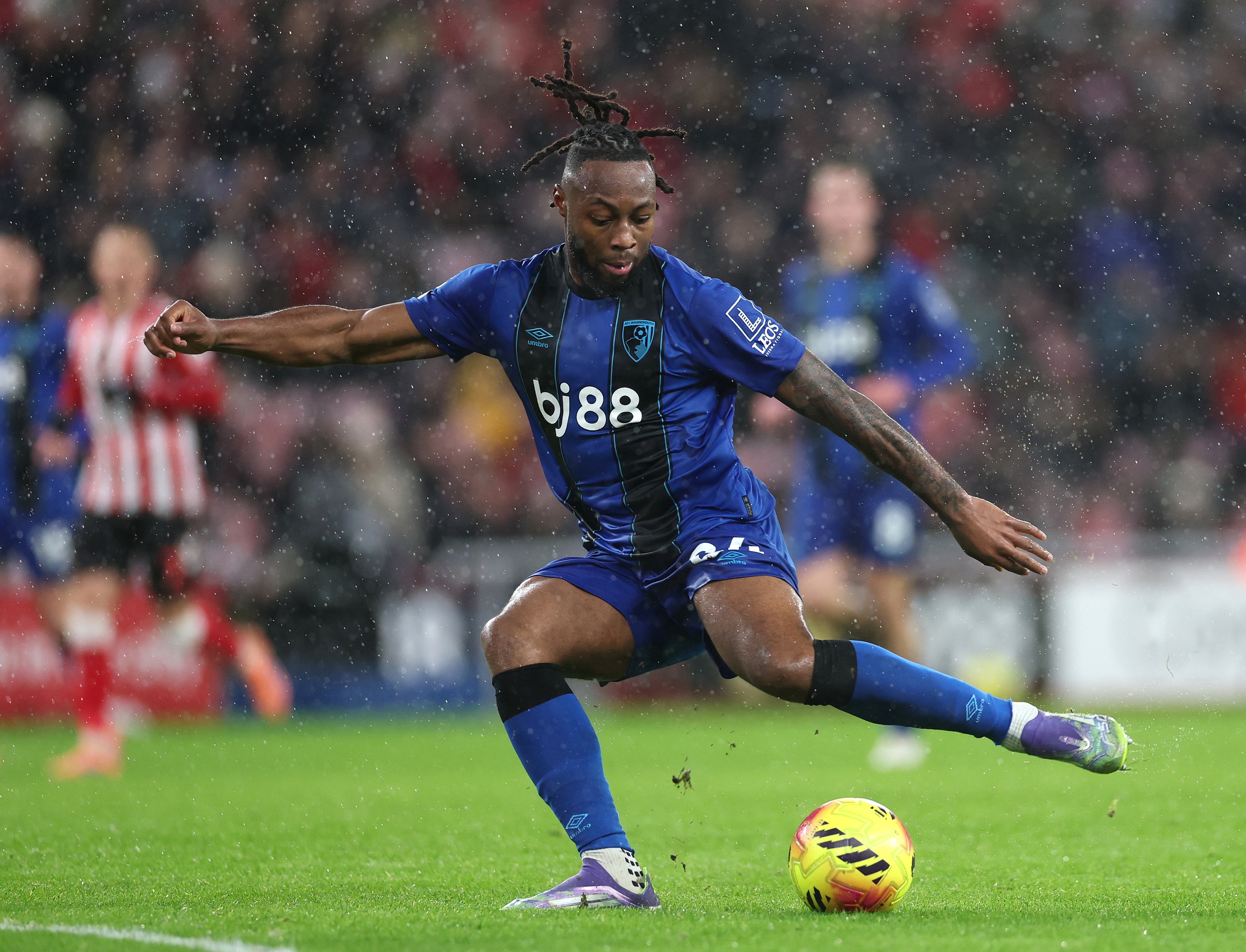 Antoine Semenyo shoots the ball for Bournemouth.