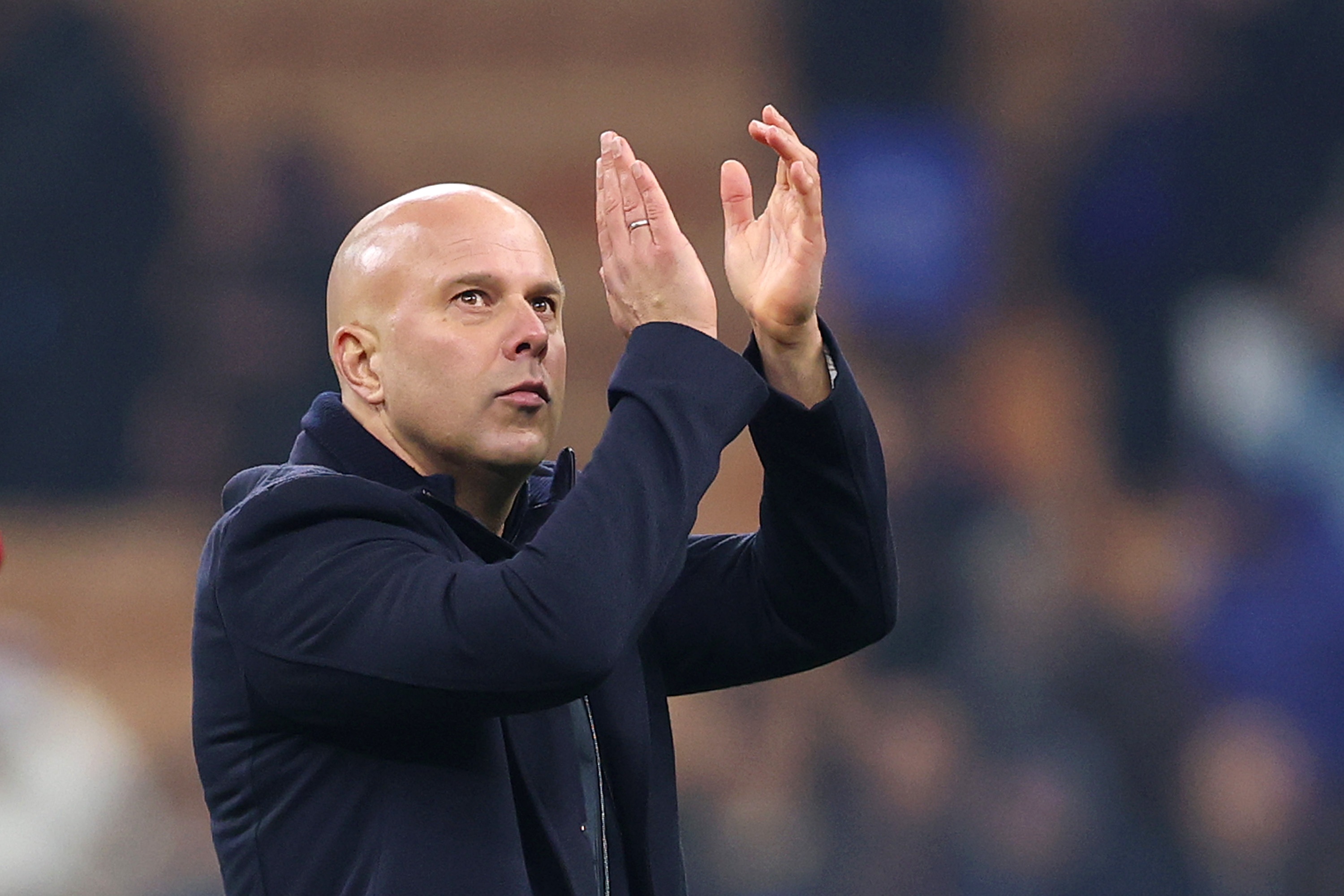 Arne Slot claps his hands at the San Siro.