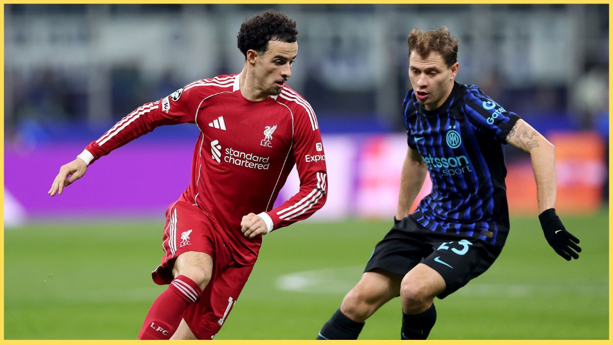 Curtis Jones plays against Inter Milan