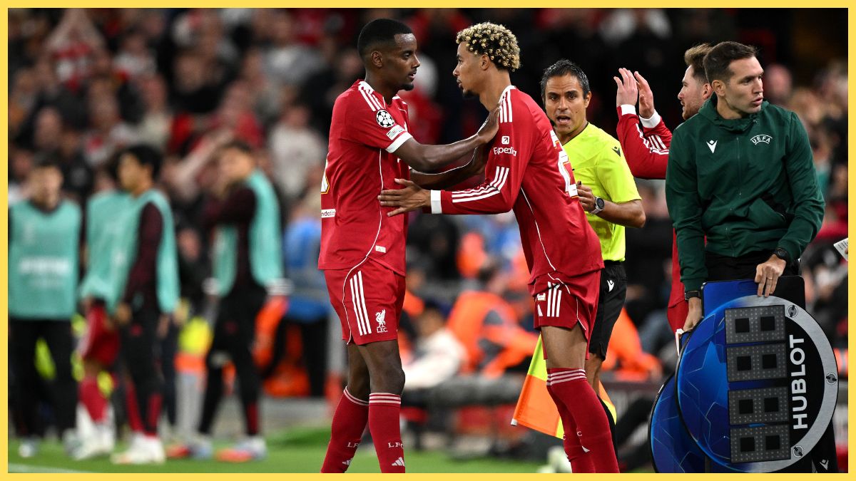 Hugo Ekitike subbed on for Alexander Isak