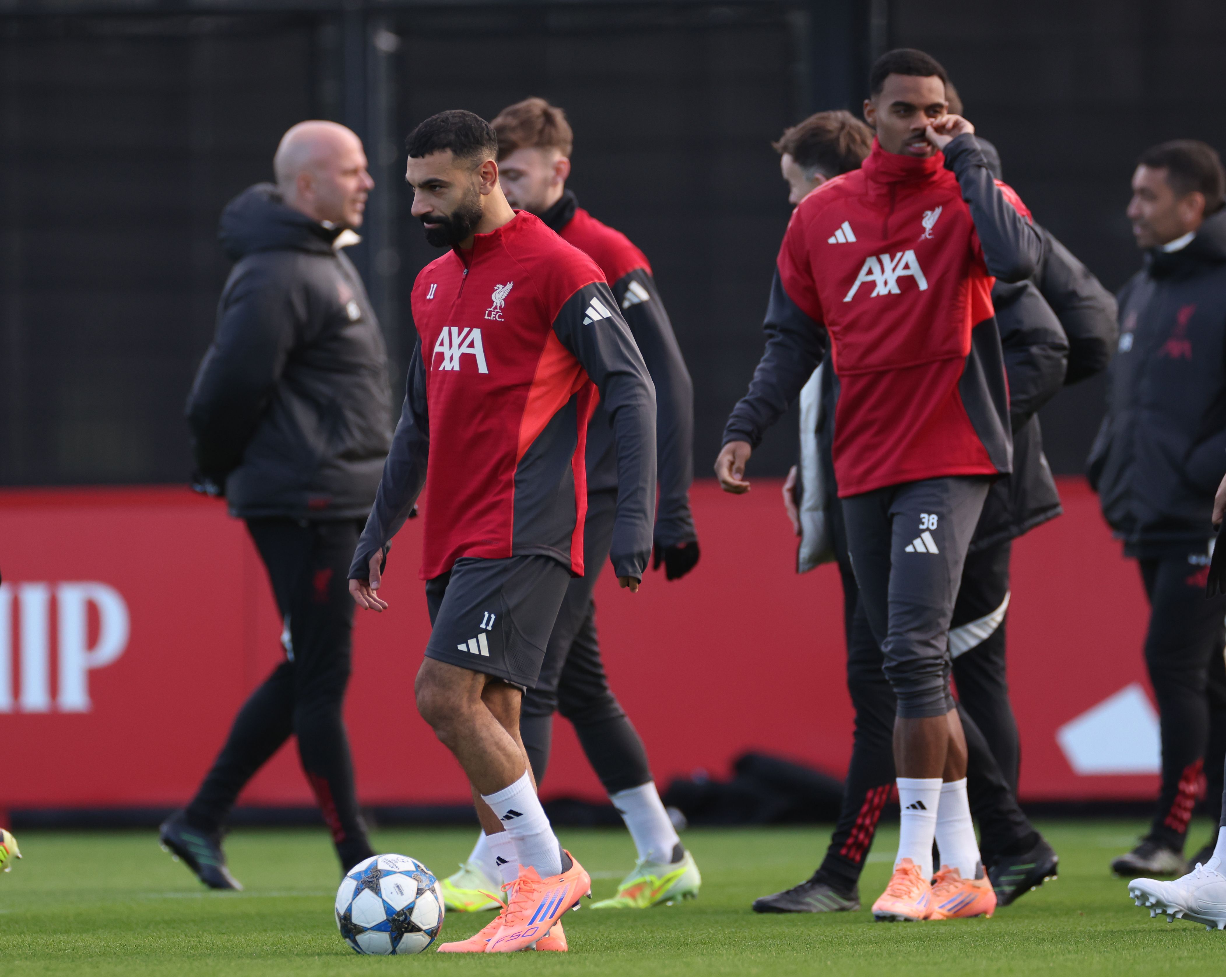 Gary Lineker hopes that Mo Salah and Arne Slot can make amends after the player's recent comments