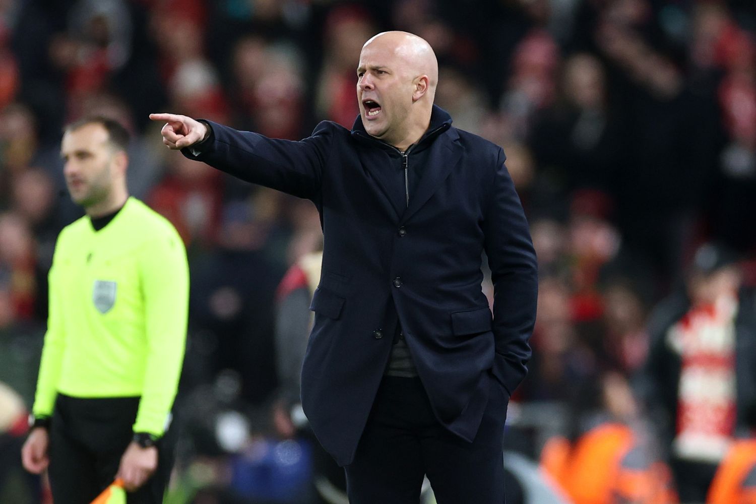 Arne Slot coaches against Qarabag