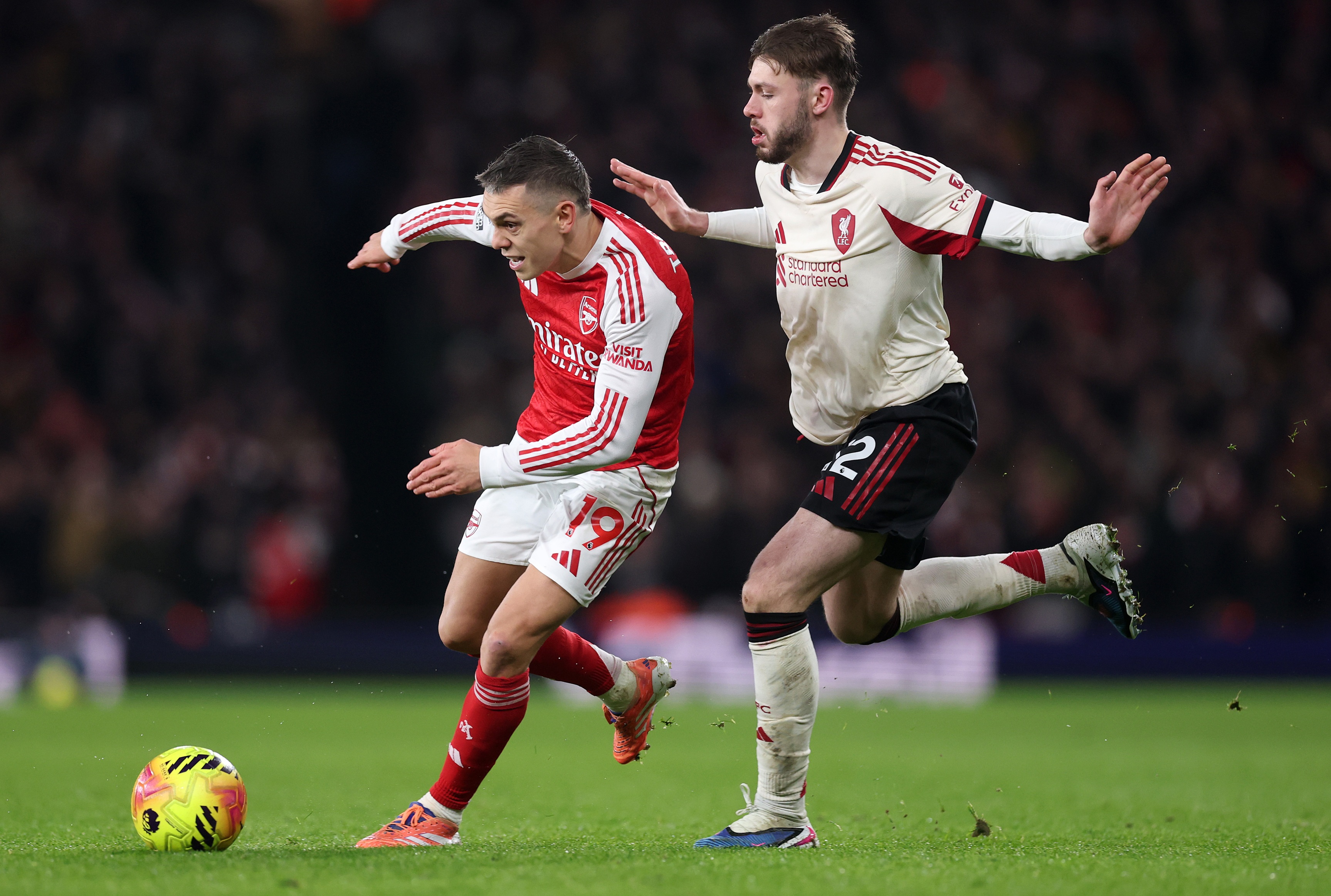 Conor Bradley puts pressure on Gabriel Martinelli.