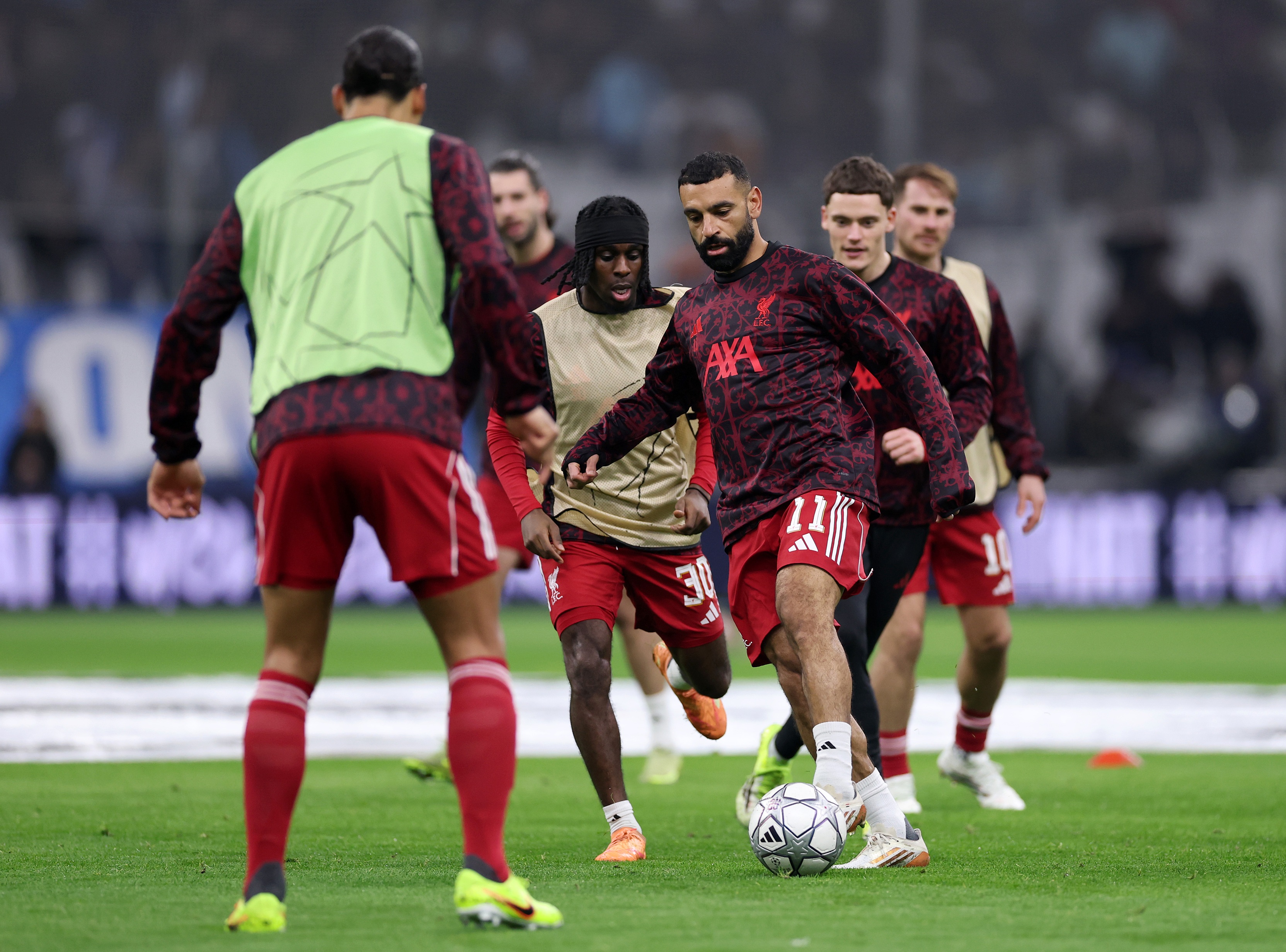 Mo Salah dribbles with the ball under pressure from Jeremie Frimpong.