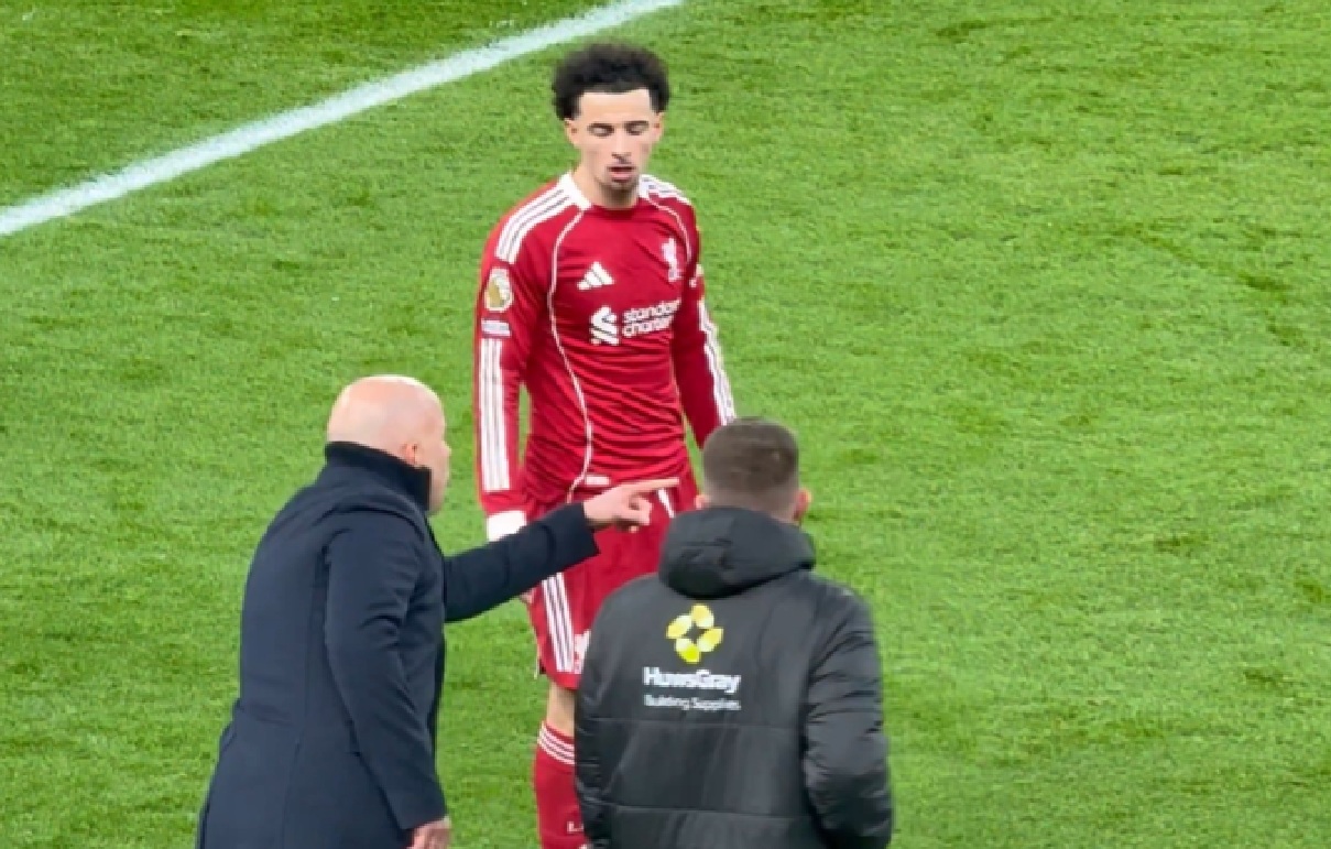 Arne Slot gives Curtis Jones instructions during Liverpool's 1-1 draw against Burnley