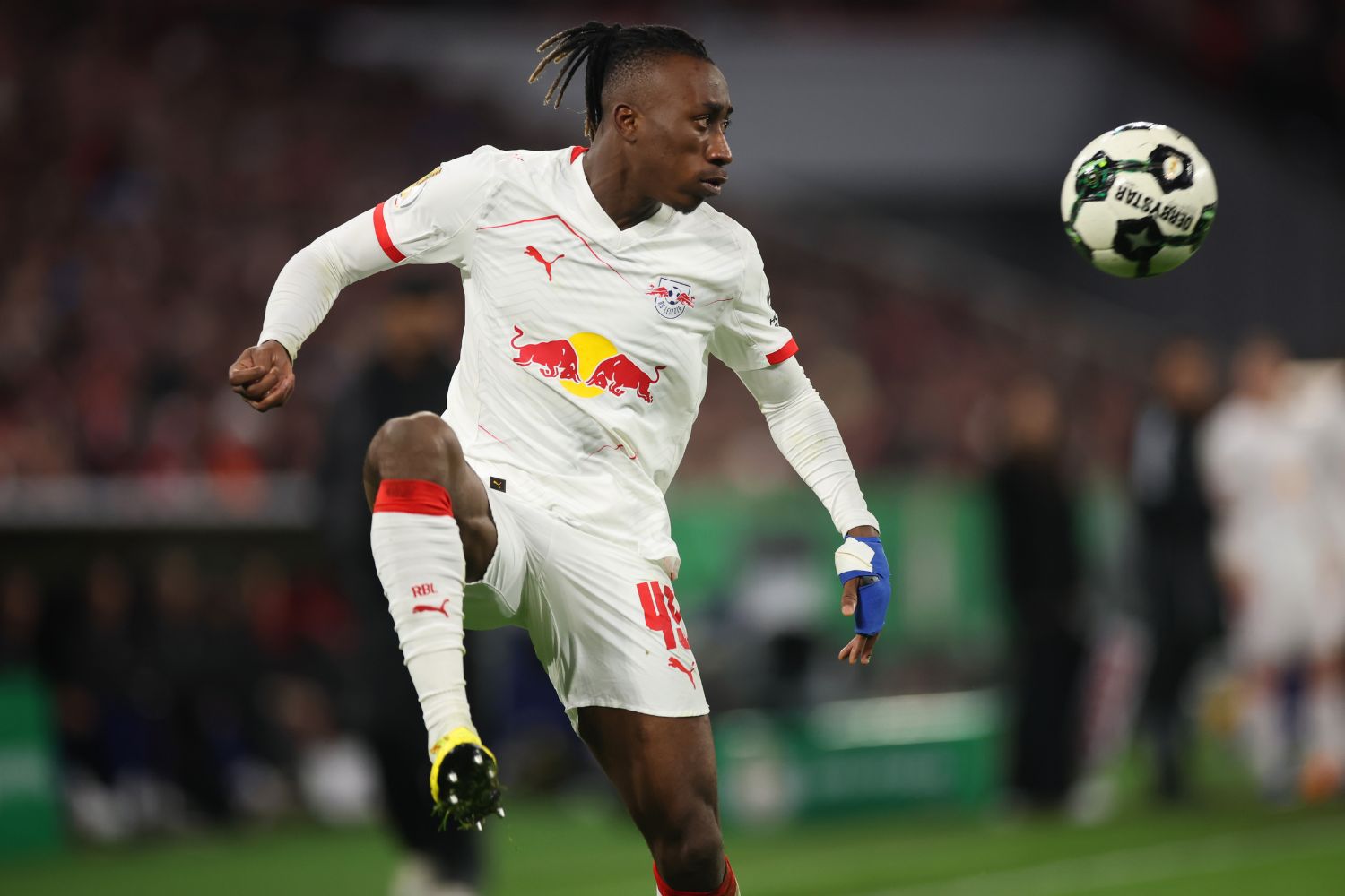Yan Diomande of RB Leipzig controls the ball during the DFB Cup Quarter Final match between FC Bayern München and RB Leipzig