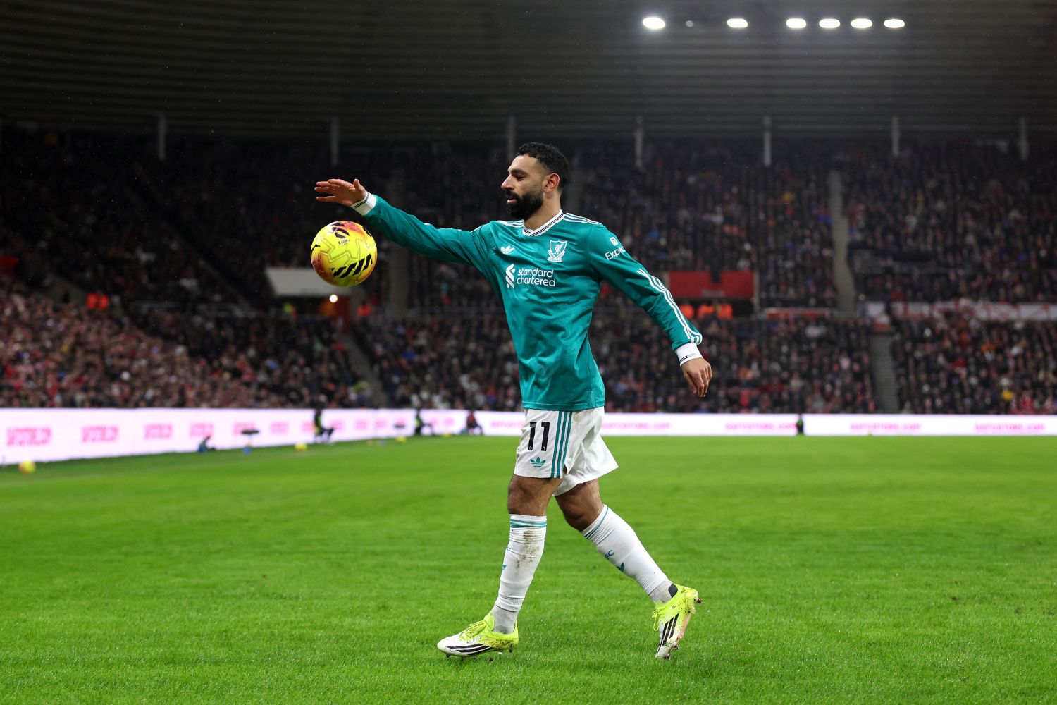 Mo Salah prepares to take a corner against Sunderland