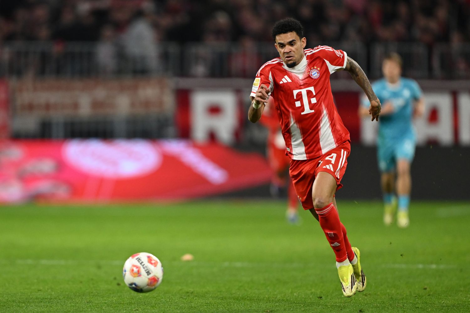 Luis Díaz of FC Bayern München runs after the ball during the Bundesliga match between FC Bayern München and TSG Hoffenheim