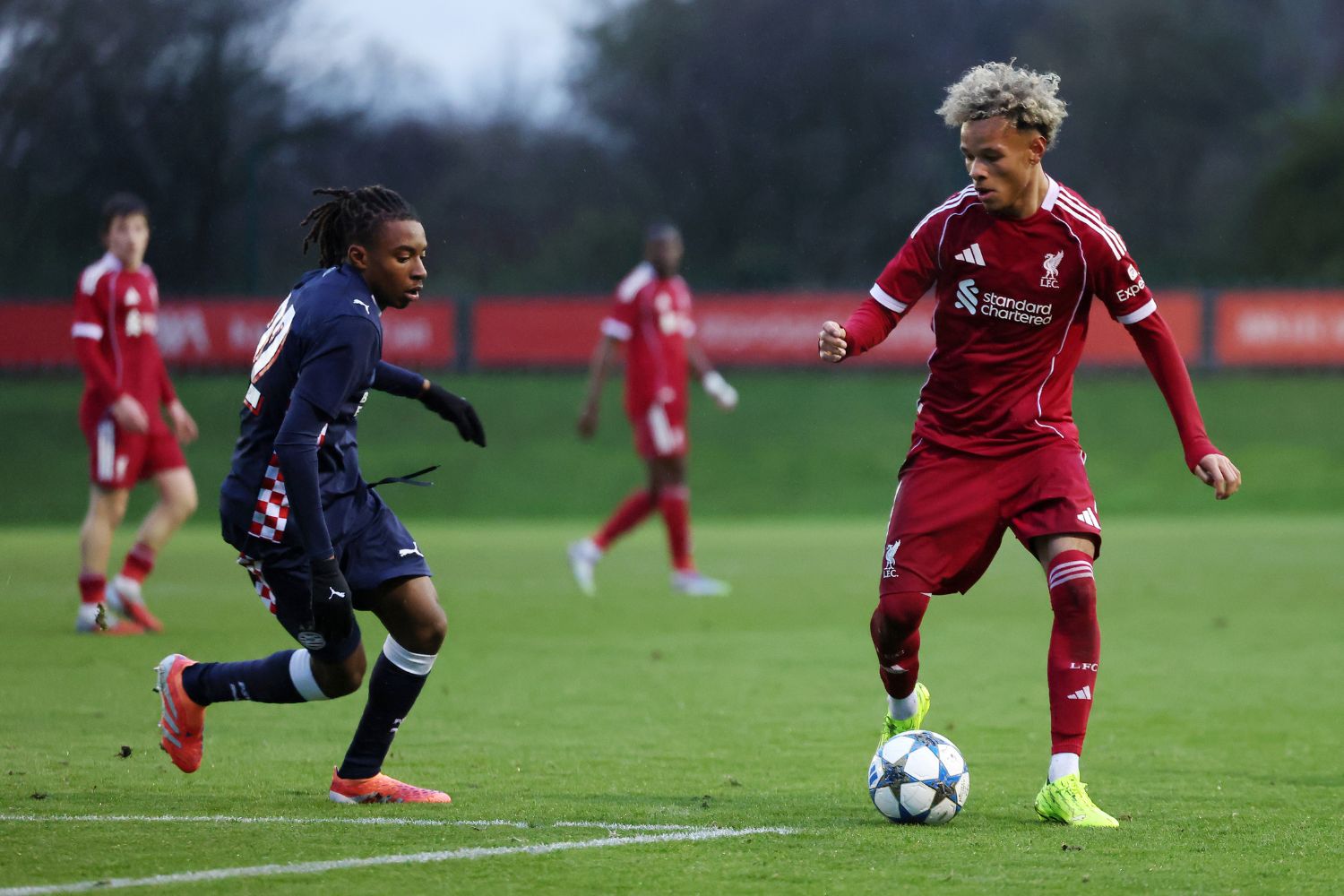 Trent Kone-Doherty of Liverpool controls the ball whilst under pressure from Yani Jason Miguel of PSV Eindhoven