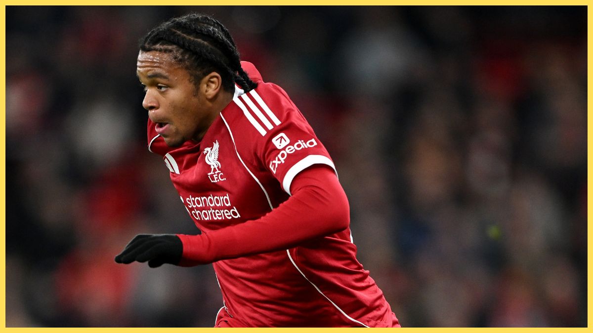 Rio Ngumoha of Liverpool runs with the ball during the Premier League