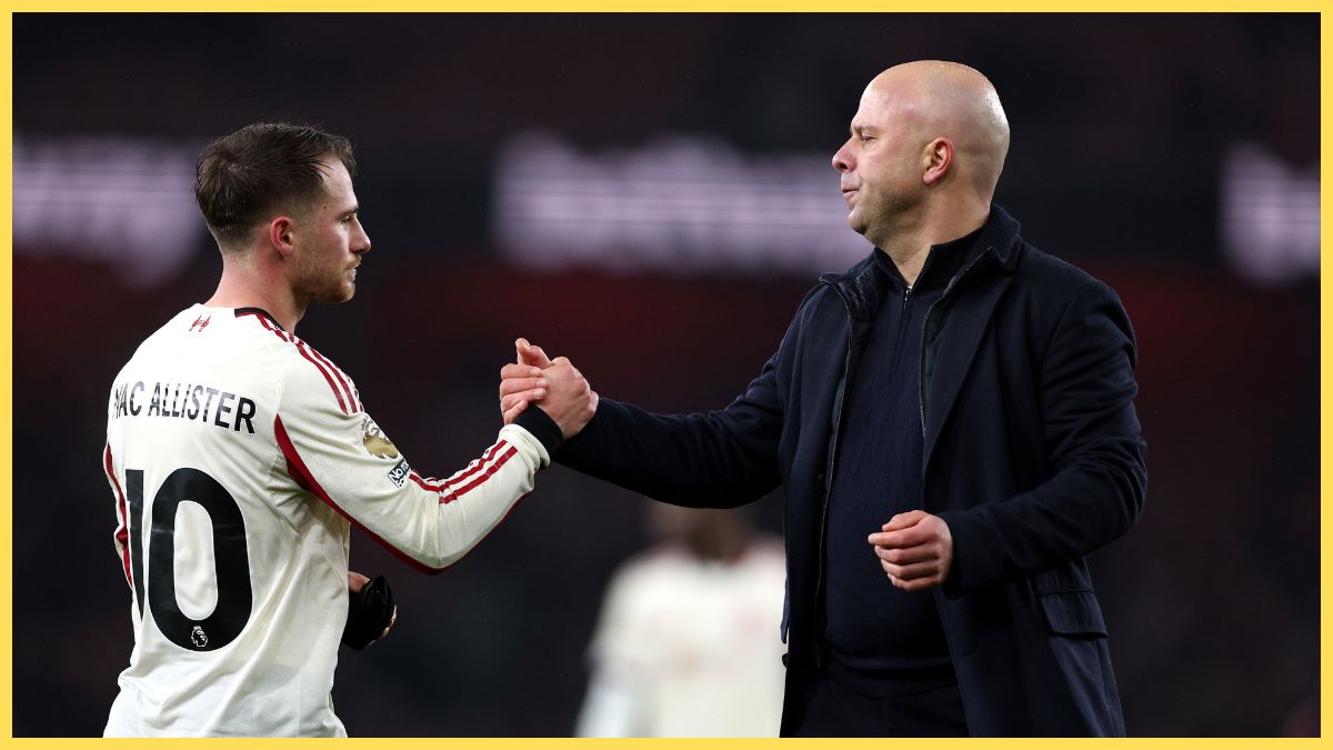Arne Slot, Manager of Liverpool, shakes hands with Alexis Mac Allister of Liverpool