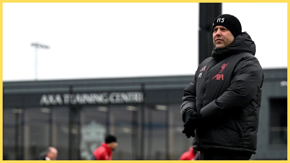 Arne Slot coaches Liverpool at the AXA Training Centre