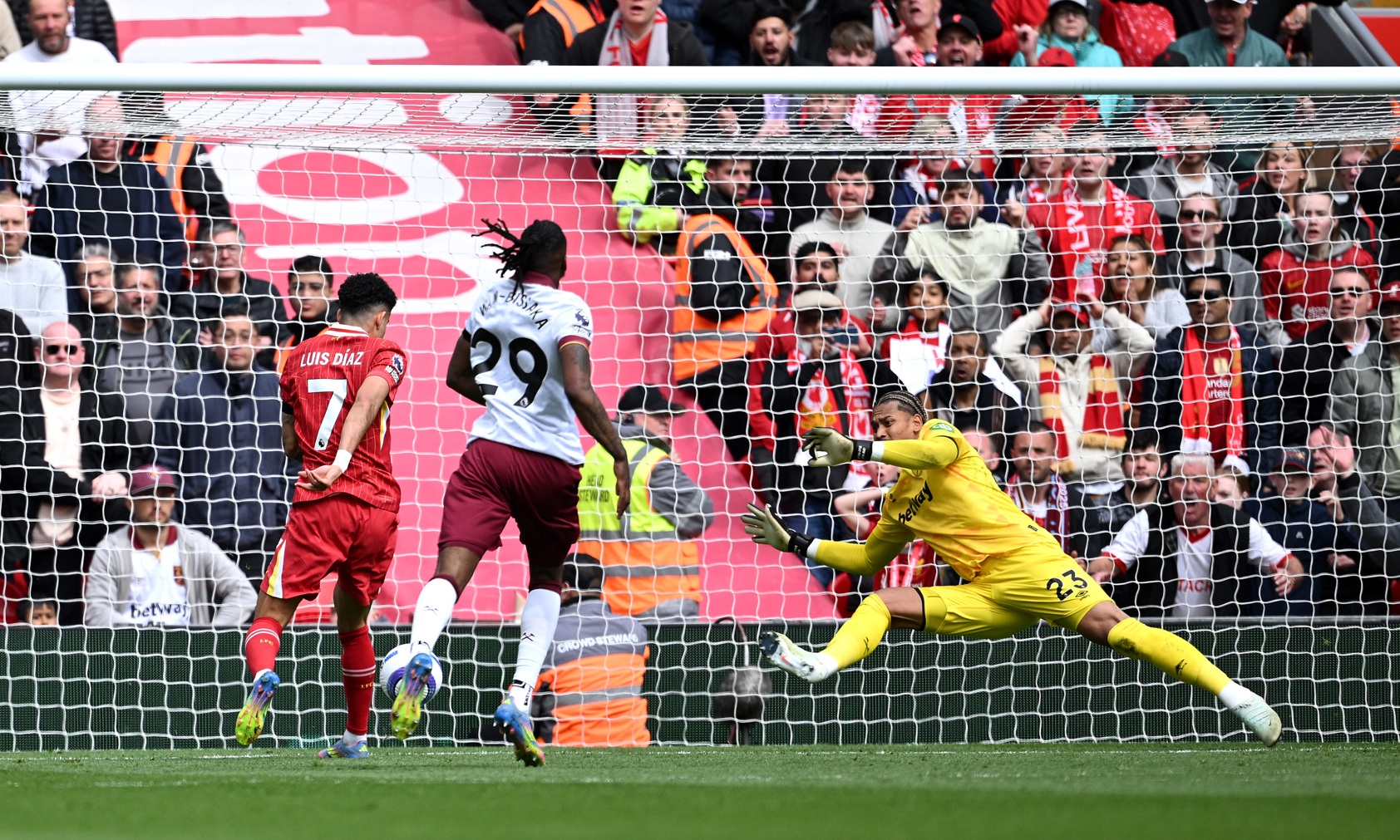 West Ham have lost on each of their last 10 visits to Anfield