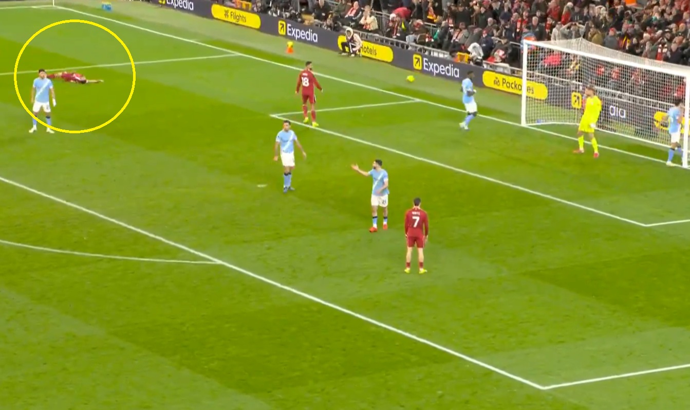 Mo Salah collapsed to the ground after Hugo Ekitike's shocking miss against Man City 