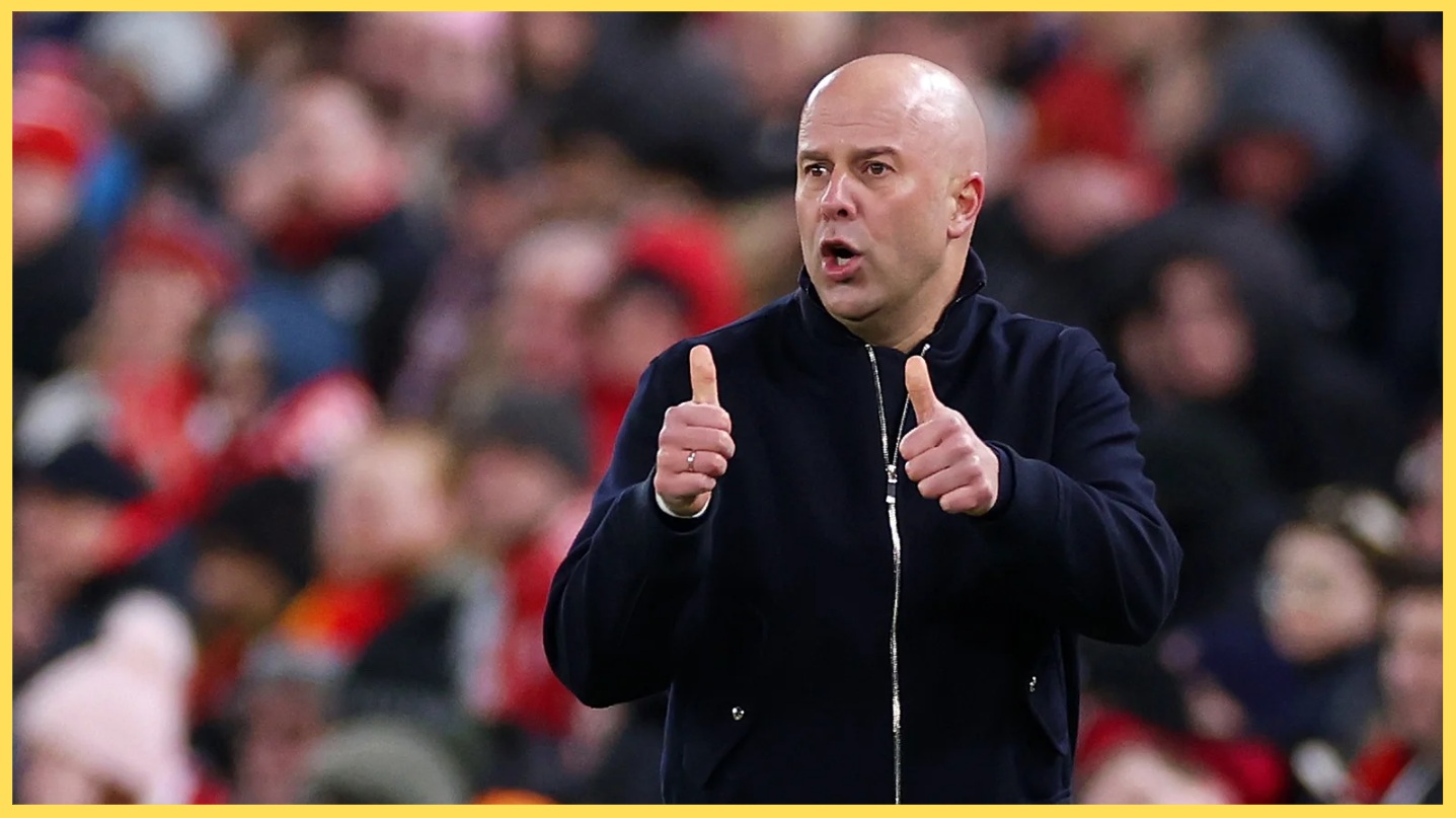 Arne Slot gives a thumbs-up from the touchline