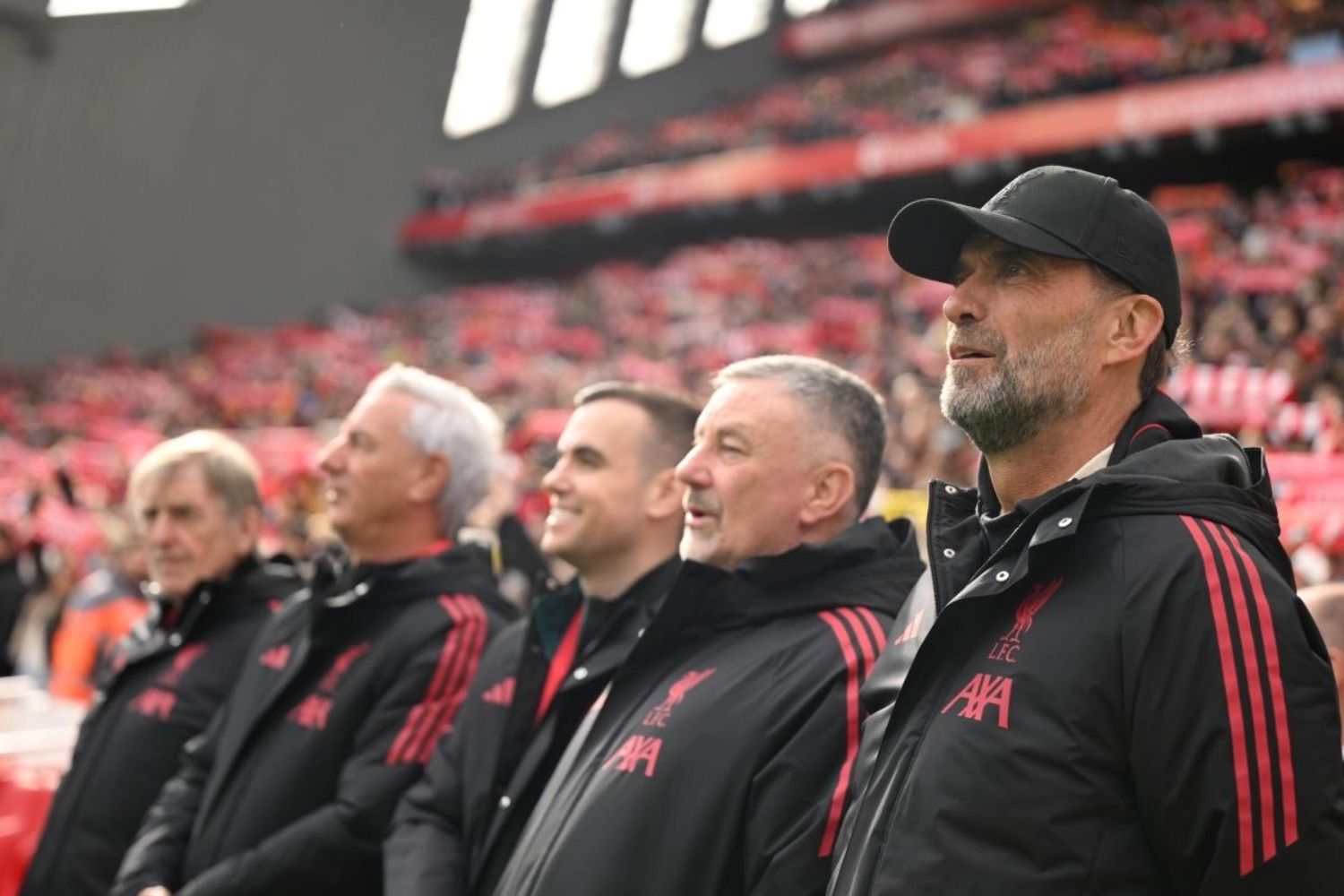 Jurgen Klopp sings YNWA at Anfield for Liverpool Legends game vs. Borussia Dortmund