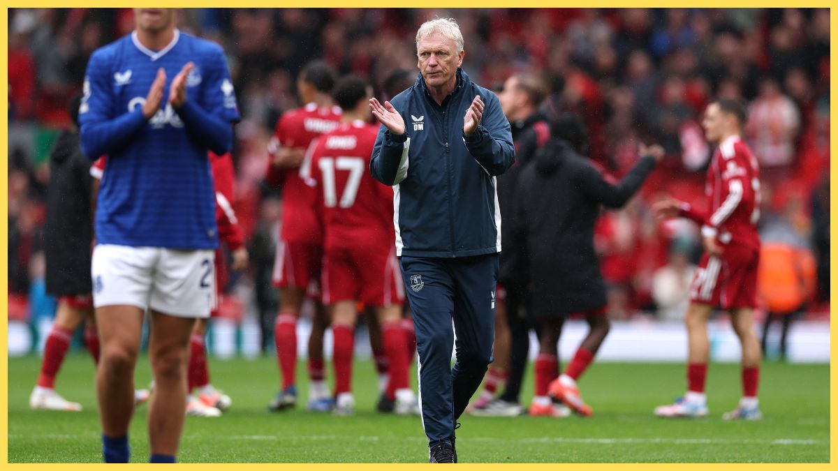Everton manager David Moyes applauds the fans after the Premier League match between Liverpool and Everton at Anfield