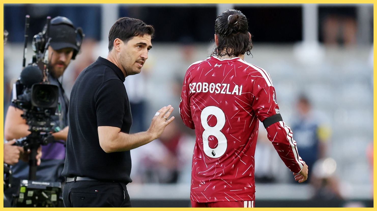 Liverpool manager Andoni Iraola speaks to Dominik Szoboszlai at St James' Park.