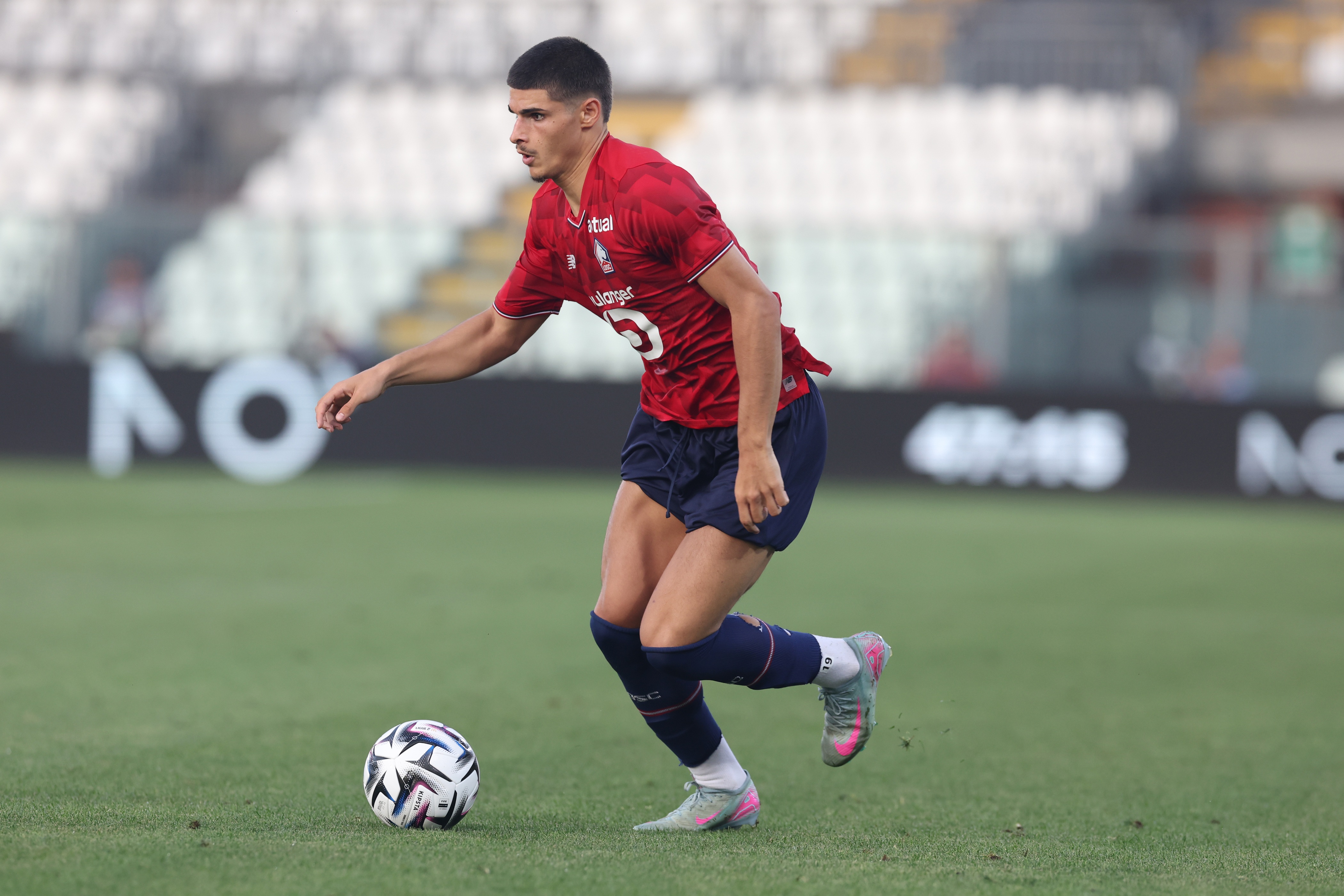Matias Fernandez-Pardo dribbles with the ball during a Lille game.